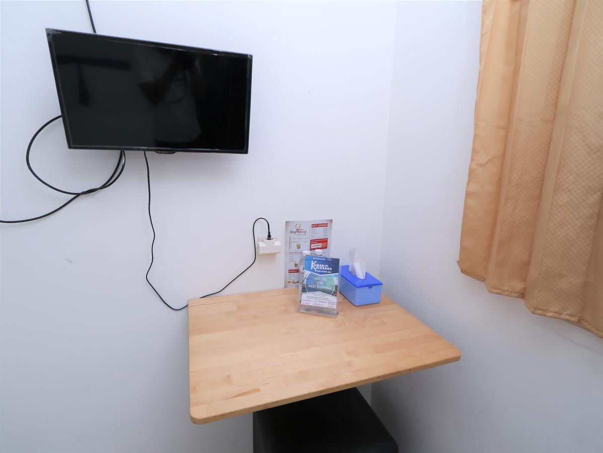 Kamar Keluarga Ungaran Hotel Jakarta Buitenkant foto