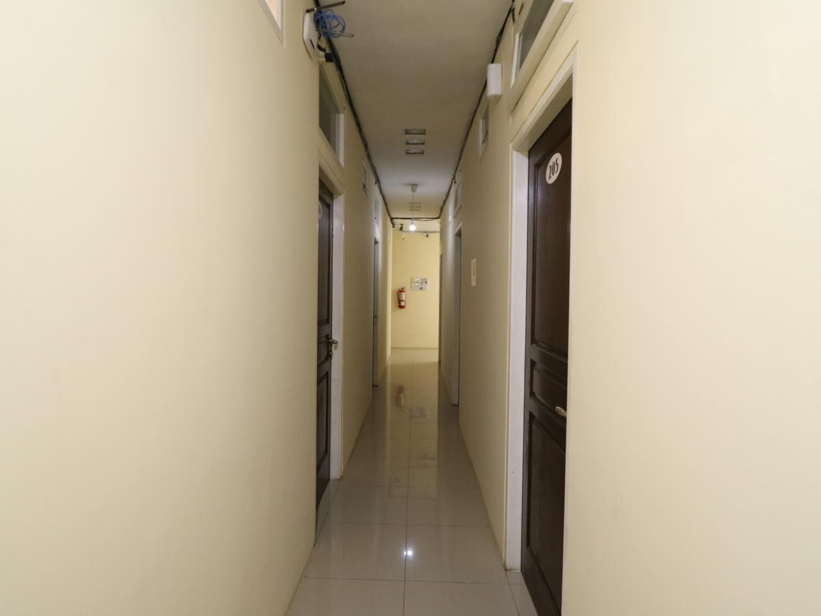 Kamar Keluarga Ungaran Hotel Jakarta Buitenkant foto